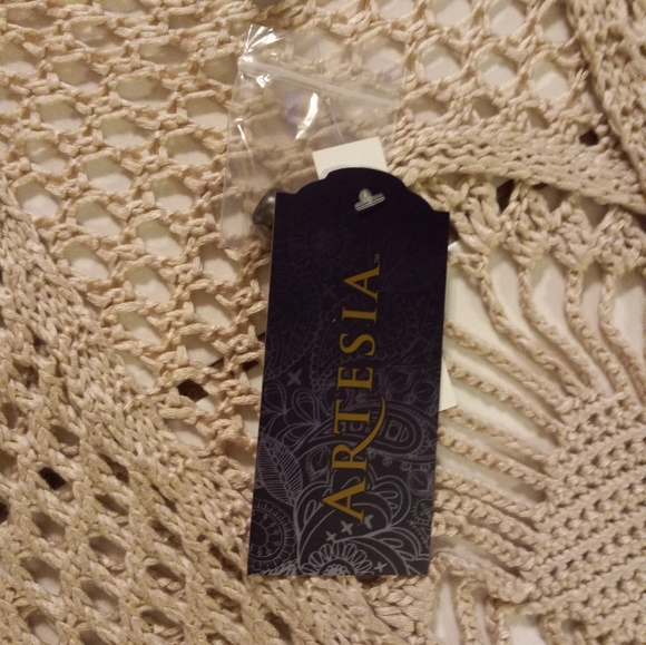 Cover-up - Picture 3 of 8